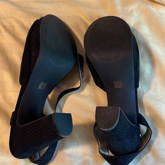 Anne Klein black suede platform sandals - Picture 4 of 6